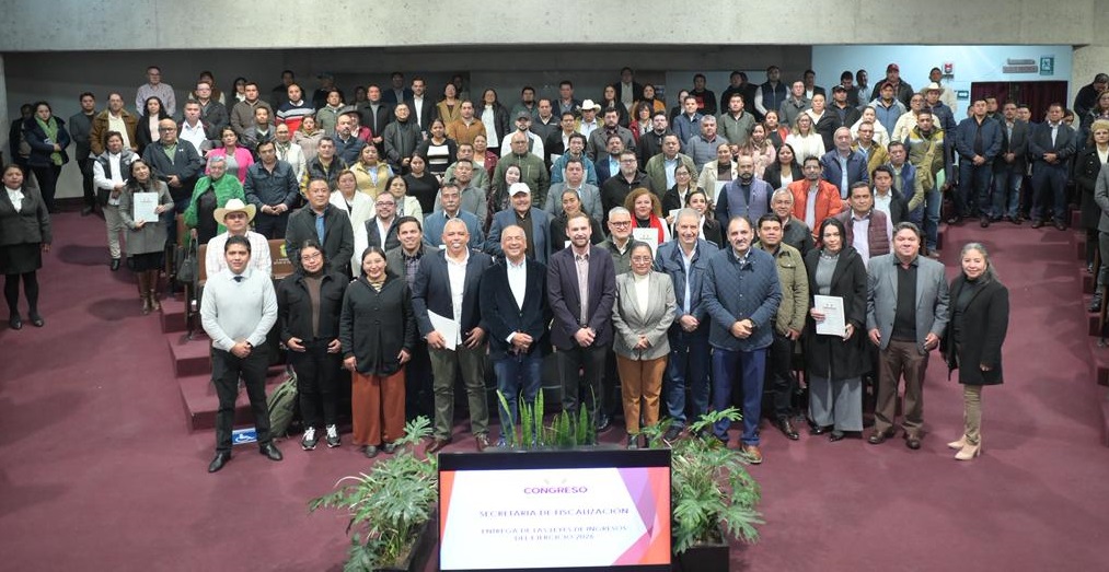 Entrega Congreso del Estado leyes de ingresos a municipios de Veracruz