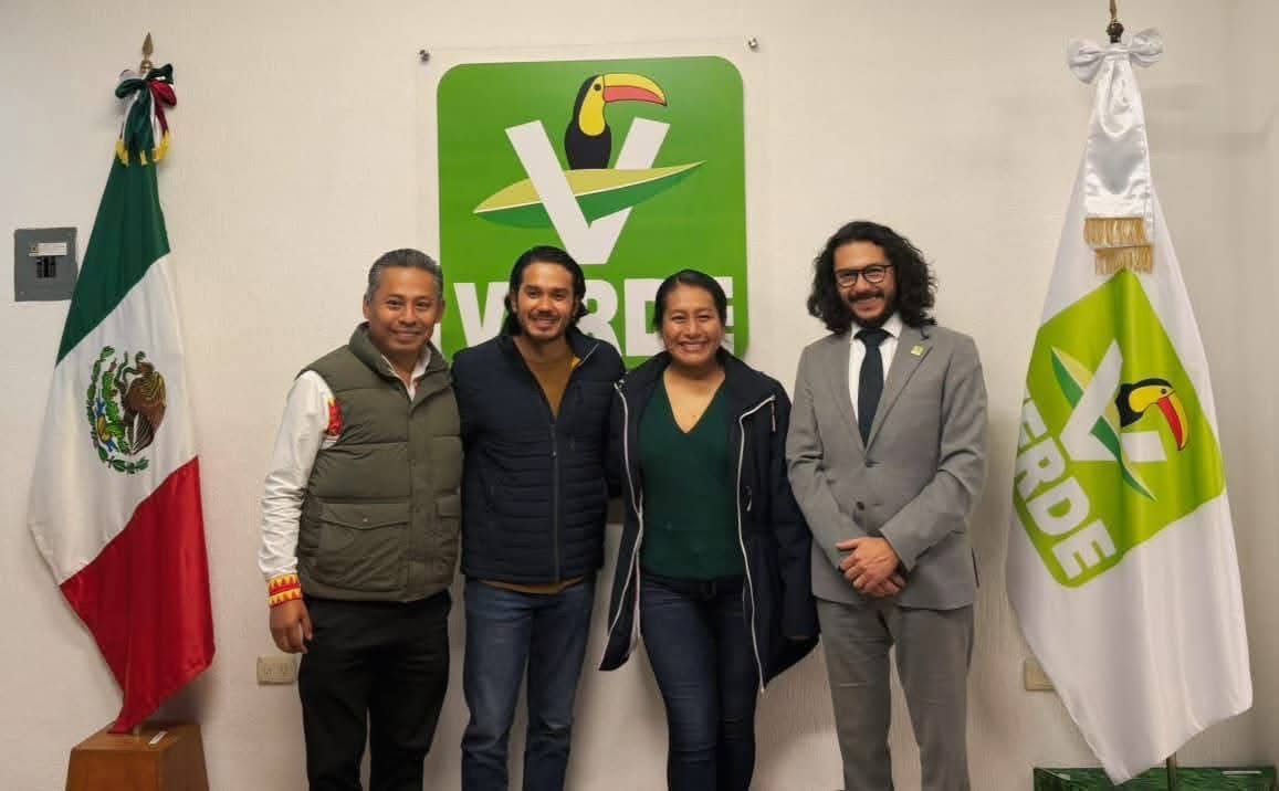 Reyna Lorenzo, alcaldesa de Santiago Sochiapan deja el Partido Acción Nacional y se suma al Partido Verde Ecologista de México (PVEM)