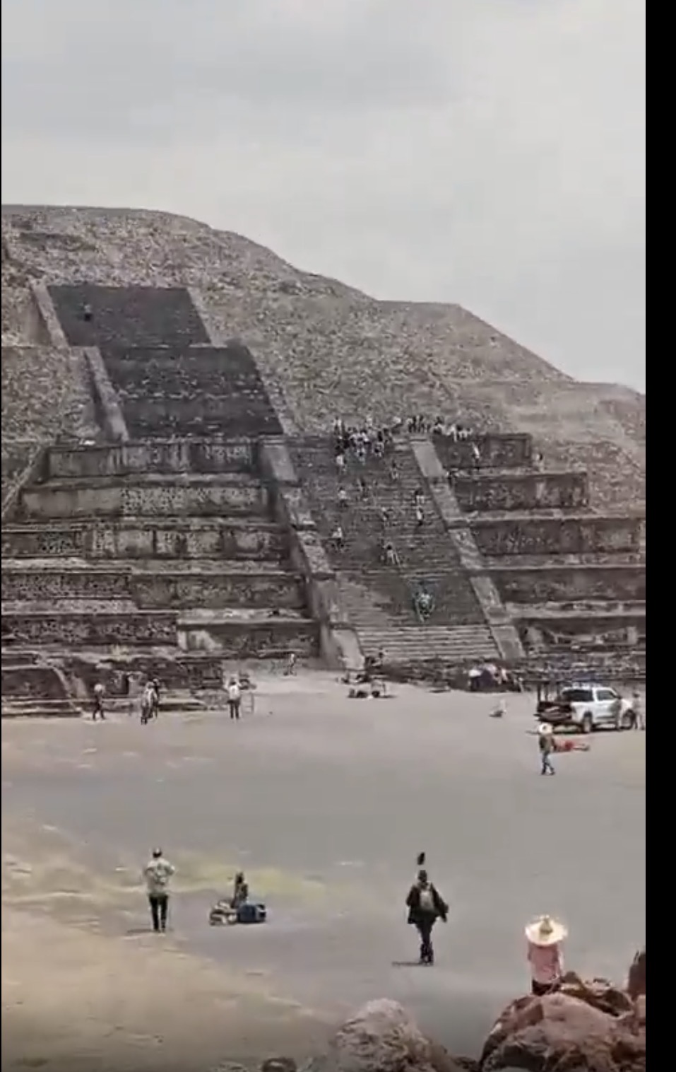 Atentado en Pirámide de La Luna en Zona Arqueológica de Teotihuacán, Estado de México.